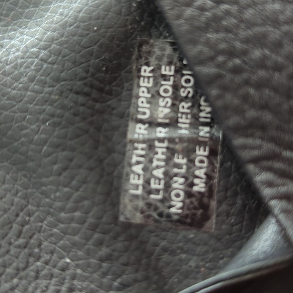 Crisscross Leather Sandals - Picture 9 of 10